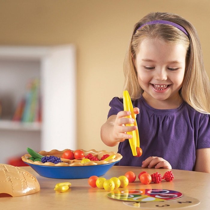 Phương pháp Montessori là gì là câu hỏi bố mẹ cần biết khi lựa chọn trường mầm non cho trẻ.