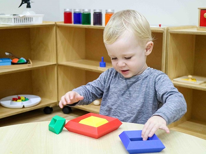 Phương pháp giáo dục sớm Montessori giúp trẻ phát triển tốt hơn về nhiều mặt.