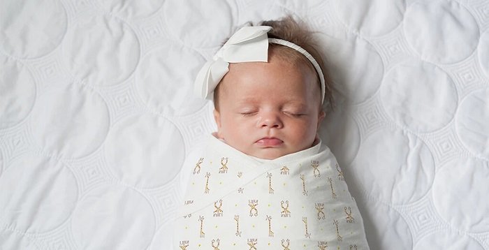 bé sơ sinh ngủ, vấn đề về thính giác