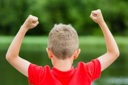 Những cách để bố mẹ xây dựng lòng tự trọng của trẻ (Phần 1)