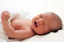 Trẻ sơ sinh đi ngoài có bọt và nhầy có phải là dấu hiệu của bệnh tiêu hóa?