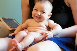 Có nên xi tiểu cho trẻ sơ sinh? và cách giúp trẻ xi tiểu hiệu quả