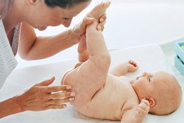 Cách vệ sinh vùng kín cho trẻ sơ sinh: Bố mẹ cần lưu ý những gì?