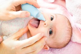 Có nên hút mũi cho trẻ sơ sinh hay không và 4 điều bố mẹ cần lưu ý