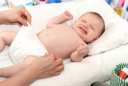 Bé sơ sinh bị tiêu chảy và những điều bố mẹ cần biết