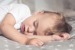   Tại sao nên cho trẻ đi ngủ sớm: Cách giúp trẻ đi ngủ đúng giờ