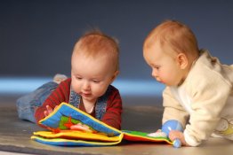 Tác dụng của sách vải đến sự phát triển của trẻ nhỏ