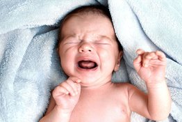 Trẻ sơ sinh bị viêm đường ruột: Nguyên nhân và cách chăm sóc tốt nhất cho trẻ