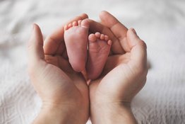 Chăm sóc tay chân cho trẻ sơ sinh như thế nào cho đúng cách?  