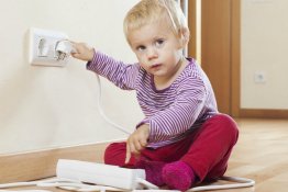 Cách dạy trẻ kỹ năng sử dụng điện an toàn bố mẹ nào cũng cần nắm vững