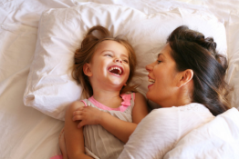 Cù lét trẻ sơ sinh và trẻ nhỏ có thể gây nguy hiểm hơn bố mẹ nghĩ