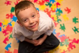 Các bài tập cho trẻ tự kỷ, giúp trẻ dễ hòa nhập