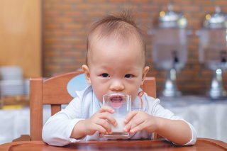 Lượng canxi cần thiết cho trẻ mà bố mẹ cần bổ sung mỗi ngày