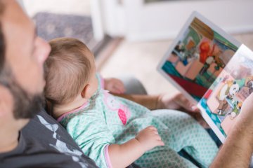 Hãy để sách là bạn của bé từ khi 6 tháng tuổi!