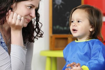 Bé 1-3 tuổi, bố mẹ làm gì để giúp con tập nói?