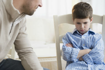 Những cách đơn giản để con không nói dối, và những việc bố mẹ cần tránh làm