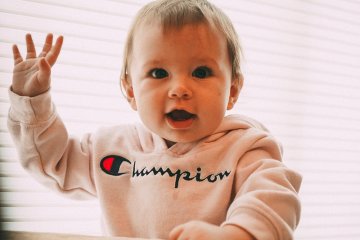 Các cách giúp bé 1-2 tuổi phát triển kỹ năng giao tiếp