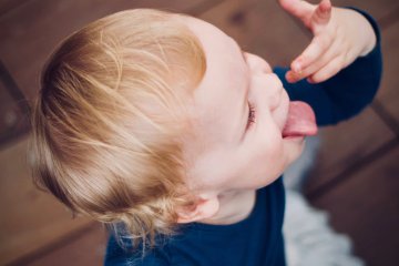 Những điều bố mẹ cần biết để phát triển kỹ năng giao tiếp cho bé 2-3 tuổi