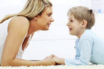 Bố mẹ nên trò chuyện thế nào với bé 1-3 tuổi?