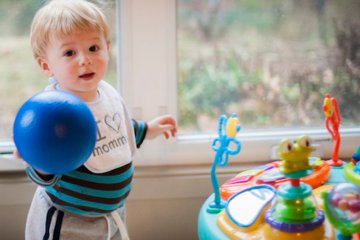 Bé 2 tuổi cần có những mốc phát triển nào?