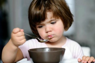 Nếu con kén ăn, bố mẹ hãy áp dụng 5 “tuyệt chiêu” này