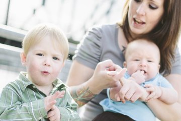 Gợi ý một số động tác của ngôn ngữ ký hiệu cho bố mẹ và bé