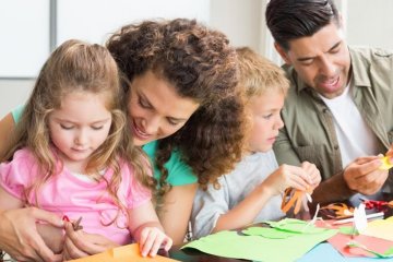 Quá trình phát triển sự gắn kết với gia đình của trẻ và vai trò của bố mẹ