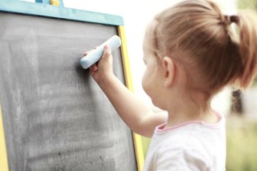 Những gợi ý giúp trẻ phát triển kỹ năng viết tùy theo độ tuổi