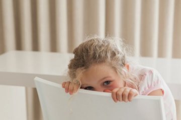 Tính nhút nhát có thể ảnh hưởng tiêu cực thế nào đến sự kết nối của trẻ?