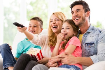 Lợi ích khi xem tivi đúng cách cùng trẻ nhỏ