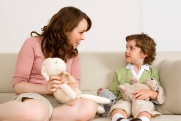 Bố mẹ nên làm gì khi trẻ hỏi những vấn đề nhạy cảm?