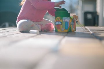 Chơi với thùng các-tông - hoạt động thú vị giúp trẻ 2-6 tuổi sáng tạo hơn