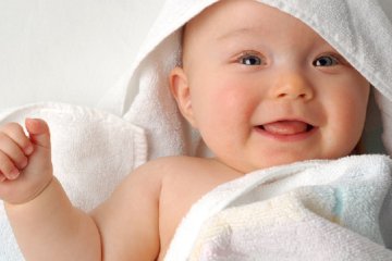 Những đặc điểm và cột mốc phát triển của trẻ sơ sinh dưới 3 tháng