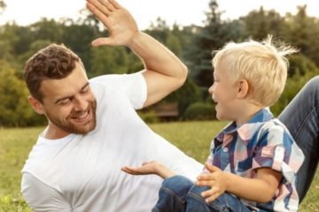 7 lưu ý để bố mẹ khen ngợi trẻ đúng cách và hiệu quả