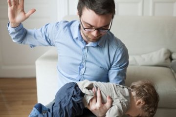 Dùng đòn roi để dạy trẻ: Lợi bất cập hại!