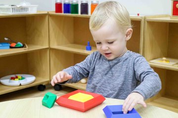 Phương pháp Montessori là gì và những điều bố mẹ cần biết