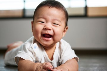 Nhận thức của bé 3 tháng tuổi và những dấu ấn phát triển bố mẹ cần biết!