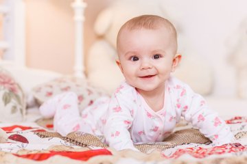 Nhận thức của bé 6 tháng tuổi và những dấu ấn phát triển bố mẹ cần biết!