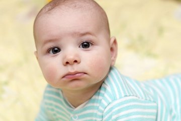 Nguyên nhân bệnh tự kỷ ở trẻ em và những điều bố mẹ cần biết