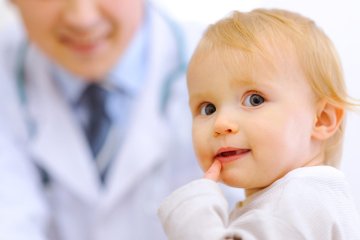 Dấu hiệu trẻ tự kỷ bố mẹ cần lưu ý để không bỏ lỡ!