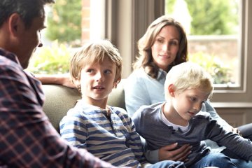 Trẻ hiểu được những gì khi nghe người lớn nói chuyện?