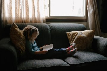 5 lý do tại sao bố mẹ nên chọn sách tranh cho trẻ gặp khó khăn trong việc đọc