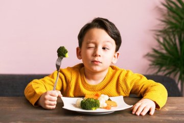 5 bí quyết đơn giản mà hiệu quả giúp trẻ làm quen với đồ ăn mới