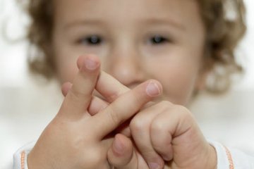 Dạy bé giao tiếp bằng ngôn ngữ ký hiệu: 11 từ và ký hiệu đơn giản nhất