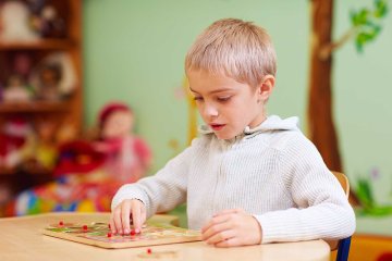 Trẻ tự kỷ có đặc điểm gen tương đồng với các thiên tài?