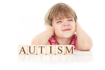 Phát triển ngôn ngữ cho trẻ tự kỉ: 5 việc bố mẹ nên làm