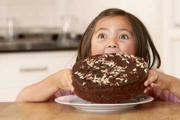 5 sai lầm bố mẹ thường mắc phải khi rèn con ăn uống lành mạnh