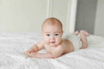 Trẻ sơ sinh đạp chân tay liên tục - Nguyên nhân do đâu?