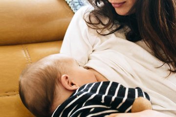 Bổ sung sắt cho trẻ sơ sinh qua sữa mẹ thế nào cho hiệu quả?