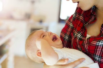 Tại sao trẻ bỏ bú mẹ đột ngột và mẹ nên làm thế nào?